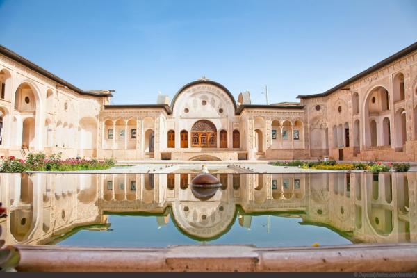 Kashan: A Historic Persian Oasis: Architecture, Culture, and Living Heritage in Central Iran